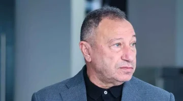 كامويش يقترب من الرحيل.. الأهلي يبدأ رحلة البحث عن مهاجم جديد في الصيف