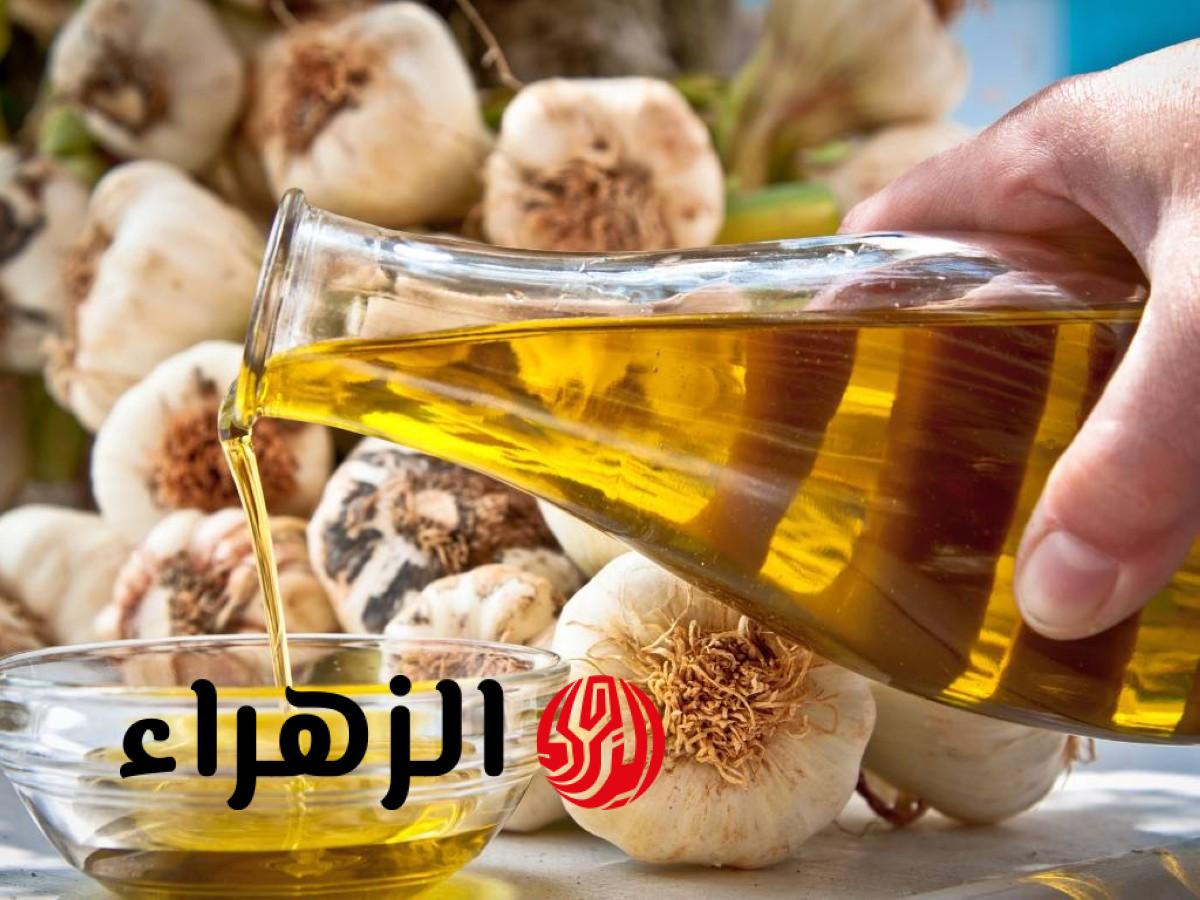 ماذا يحدث لجسمك عند تناول الثوم وزيت الزيتون؟.. نتائج صحية مذهلة!