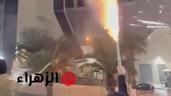 جماهير الترجي تشعل الألعاب النارية أمام فندق بعثة الأهلي برادس قبل القمة القارية