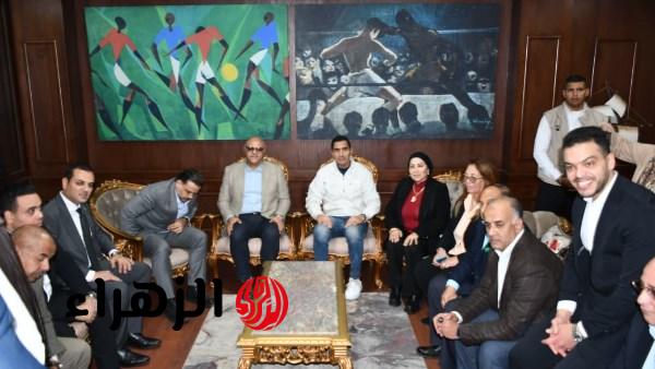جوهر نبيل وأيمن عطية يفتتحان حمام سباحة نبيل الشاذلي بالنادي الأولمبي