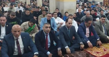 حسام عبد الفتاح ومحافظو القليوبية يؤدون صلاة العيد بمسجد ناصر بنها