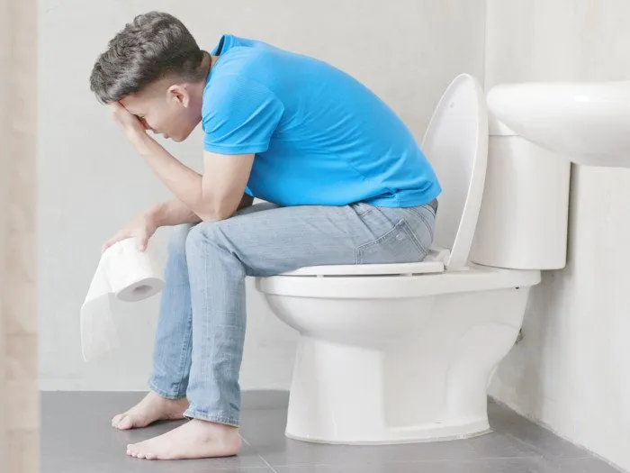 عادة شائعة أثناء استعمال المرحاض تزيد من خطر الإصابة بالبواسير بنسبة 50%