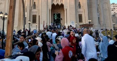 مسجد المرسي أبو العباس بالإسكندرية يشهد إقبال المصلين في عيد الفطر