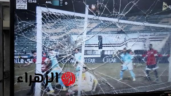 مشجع أهلاوي يحطم شاشة التلفزيون بعد هدف طلائع الجيش في الدوري المصري
