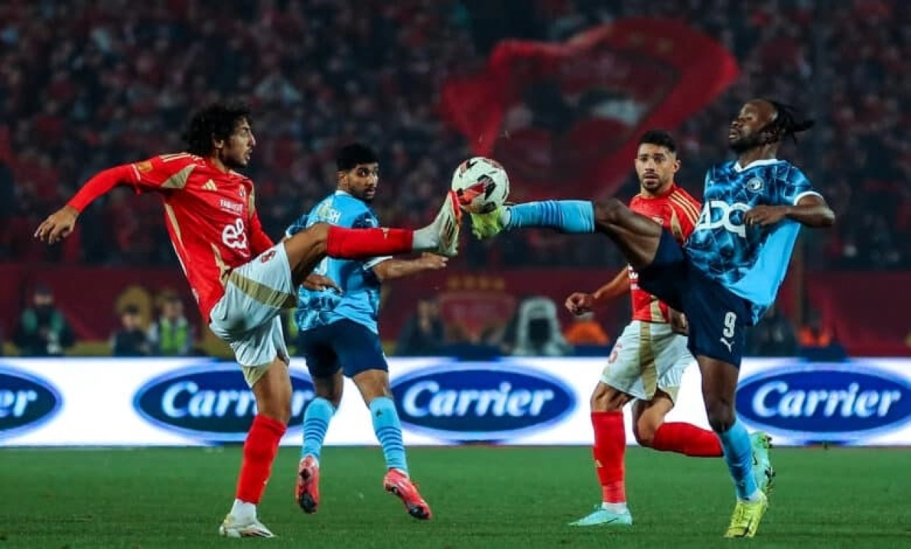Al Ahly vs Pyramids.. موعد مباراة الأهلي ضد بيراميدز اليوم والقنوات المجانية الناقلة بصوت مؤمن حسن في الدوري المصري 2026