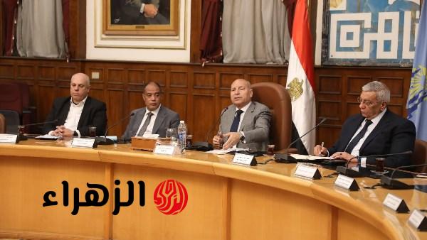 اجتماع بين محافظ القاهرة وأساتذة جامعة العاصمة لبحث الرؤية الفنية لتطوير منطقة حلوان
