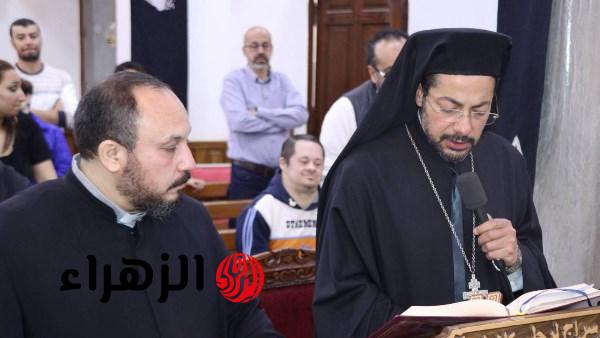 الأنبا باخوم يترأس صلاة ليلة الأربعاء من البصخة المقدسة بكنيسة العذراء بشبرا