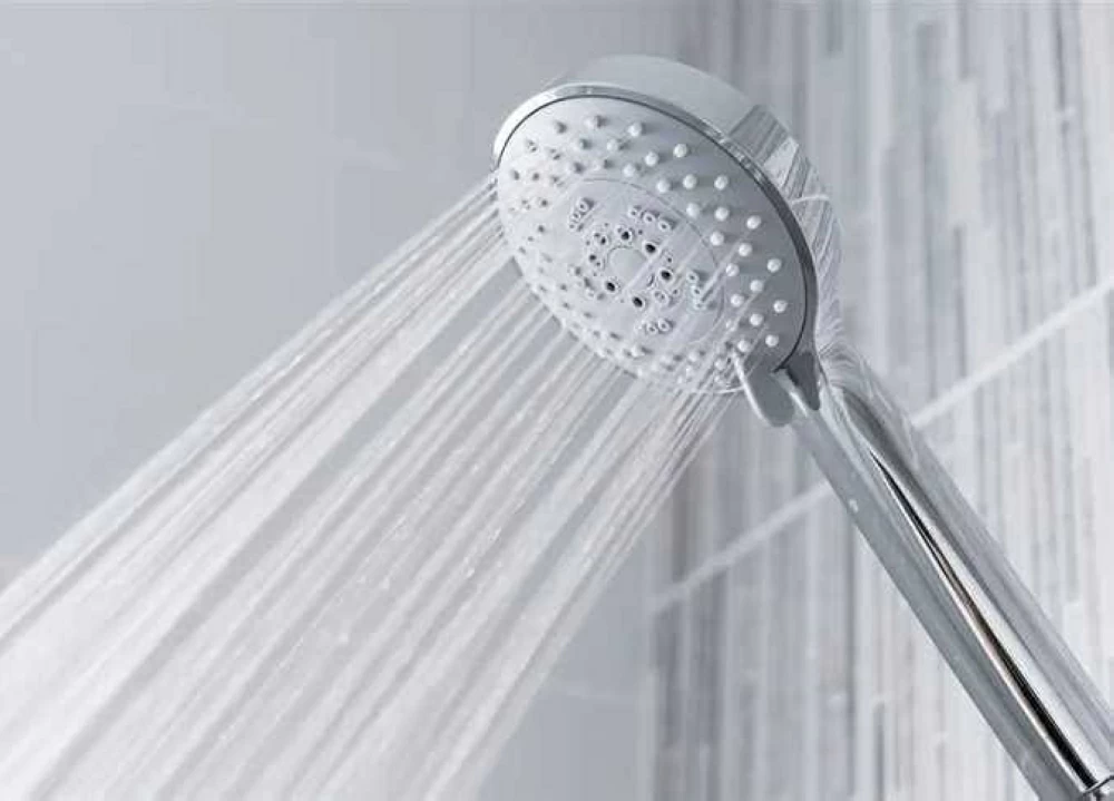 معلومة أول مرة هتعرفها.. لماذا حذر الخبراء من الاستحمام أثناء تشعيل الغسالة؟