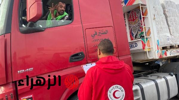 الهلال الأحمر المصري يدفع بـ 44 ألف سلة غذائية و177 ألف قطعة ملابس شتوية عبر قافلة «زاد العزة»