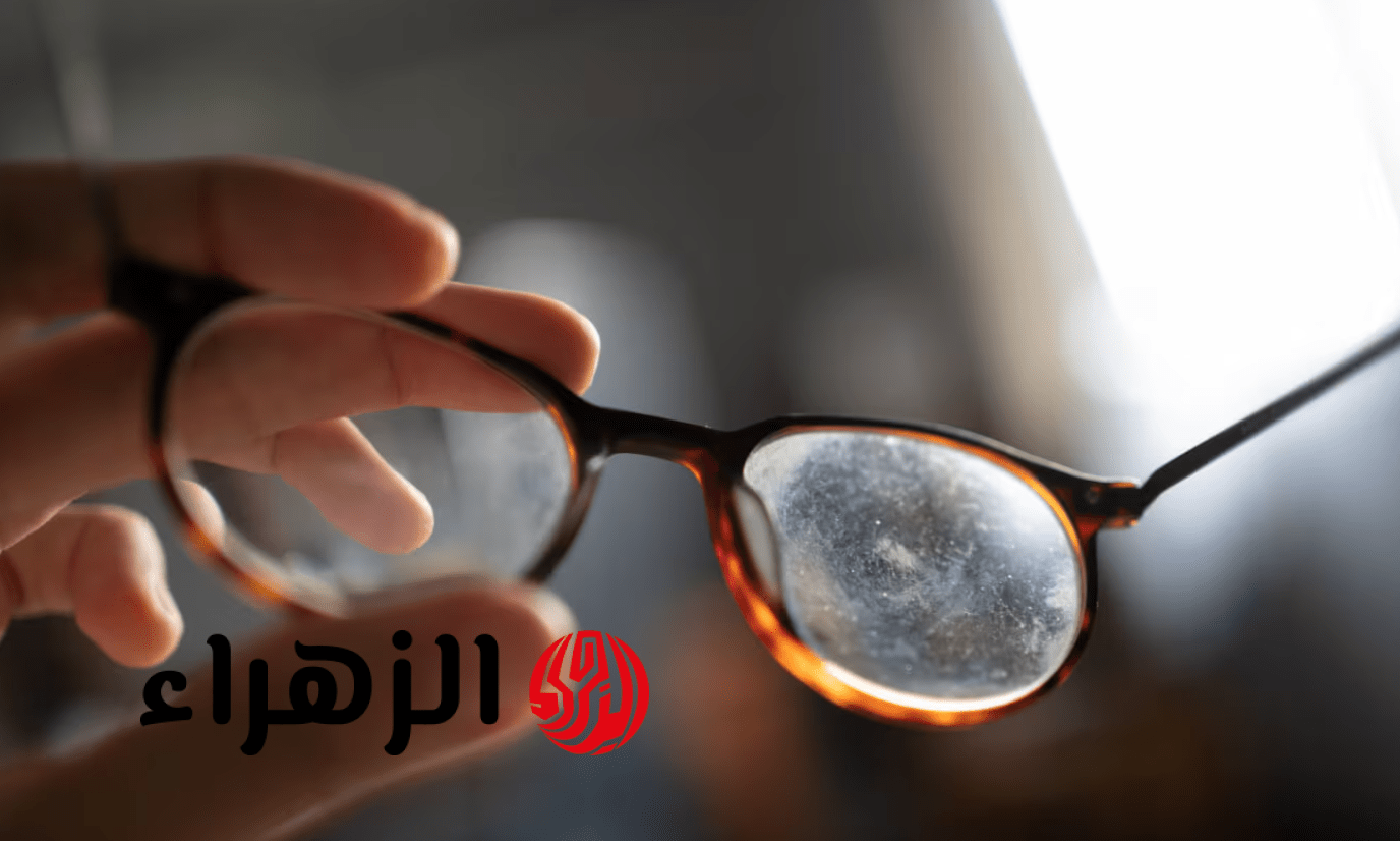 “أوعى تمسحها في هدومك”.. الطريقة الصحيحة لتنظيف النظارات بدون خدوش