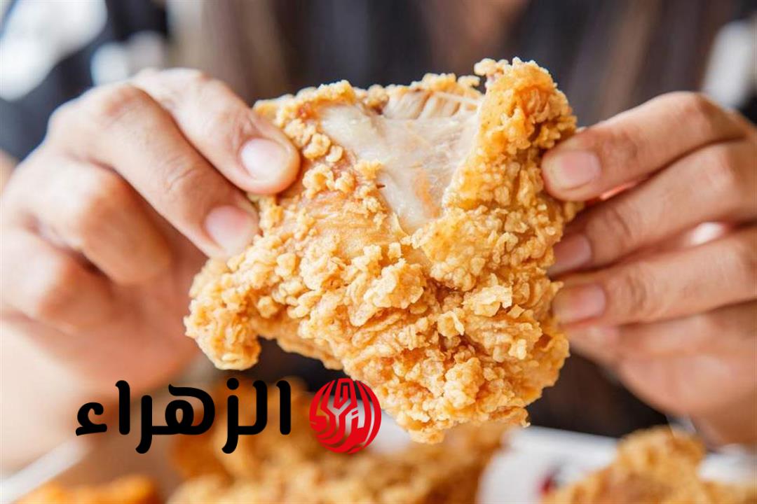 هل يؤثر جلد الدجاج على الكوليسترول وصحة الكبد؟.. خبير تغذية يوضح