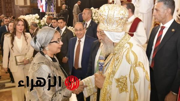 رئيسة المجلس القومي للمرأة تشهد قداس عيد القيامة المجيد بالكاتدرائية المرقسية وتهنئ البابا تواضروس