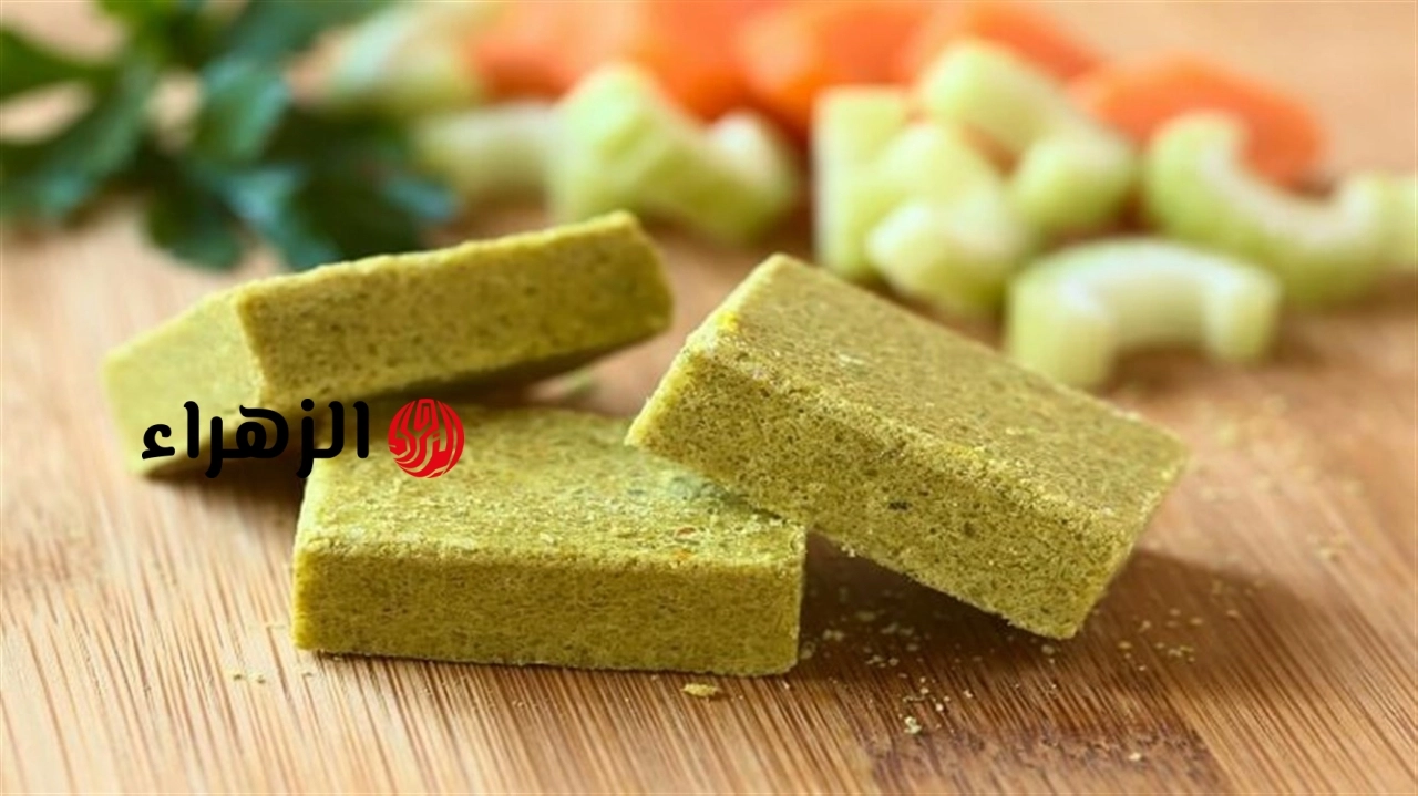 ماذا يحدث لجسمك عند وضع مكعبات مرقة الدجاج على الطعام؟