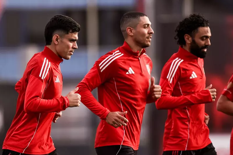 توروب في ورطة.. نجم الأهلي يغيب عن مباراة بيراميدز المقبلة في الدوري المصري