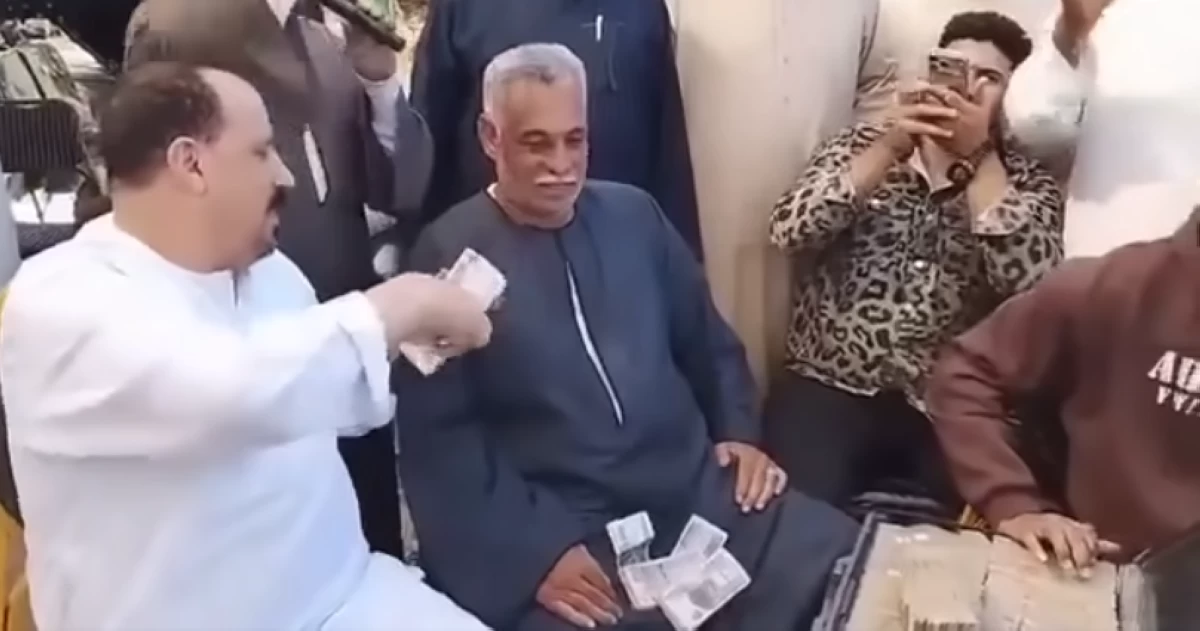 العريس بقى مليونير.. مليون جنيه نقطة في فرح تثير الجدل على السوشيال ميديا