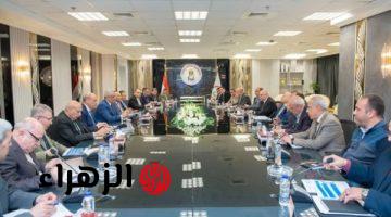 وزير الإنتاج الحربي يبحث مع محافظ القاهرة التعاون في مجالات النقل الأخضر