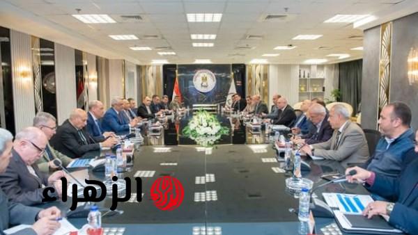 وزير الإنتاج الحربي يبحث مع محافظ القاهرة التعاون في مجالات النقل الأخضر