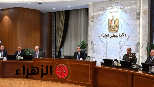 وزير التخطيط يكشف القطاعات المستفيدة من الحرب ويؤكد تواصل تصدر الأسمدة والفاكهة القائمة