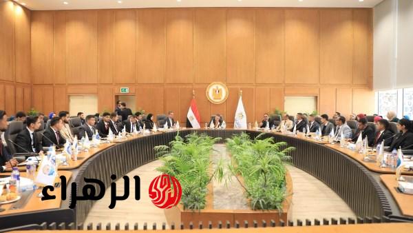 وزير التعليم العالي يشيد بطالب في جامعة العاصمة ويؤكد تميزه في مبادرة وفرها تنورها