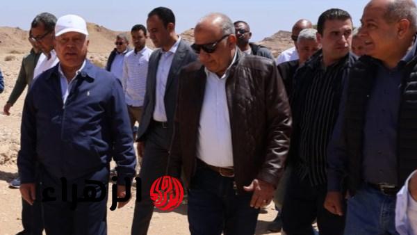 وزيرا النقل والكهرباء يطلقان جولة ميدانية بجبل الجلالة لبدء تنفيذ مشروع الرياح