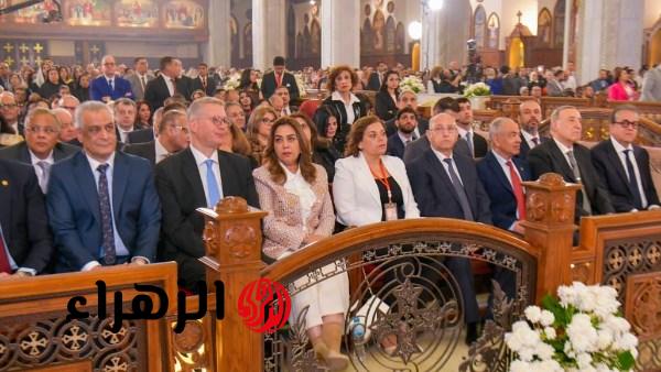 وزيرة التنمية المحلية تشارك في قداس عيد القيامة بالكاتدرائية المرقسية