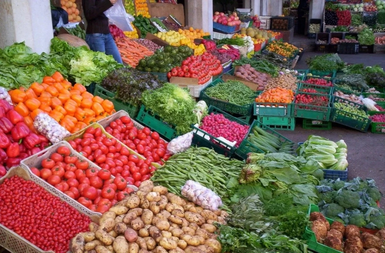 الطماطم بـ 25 والموز بـ 40..  أسعار الخضراوات والفاكهة في الأسواق اليوم الثلاثاء